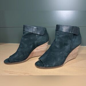 Lucky Brand Dark Green Suede Peep Toe Wedge Size 8.5